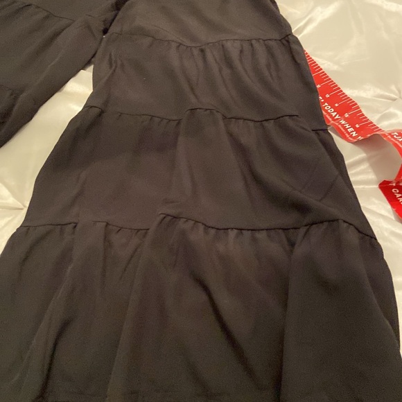 ❤️ NWOT Ruffle bottom pants - Picture 3 of 5